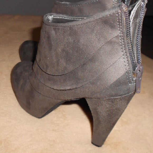 Missimo Gray Booties! - Picture 4 of 7